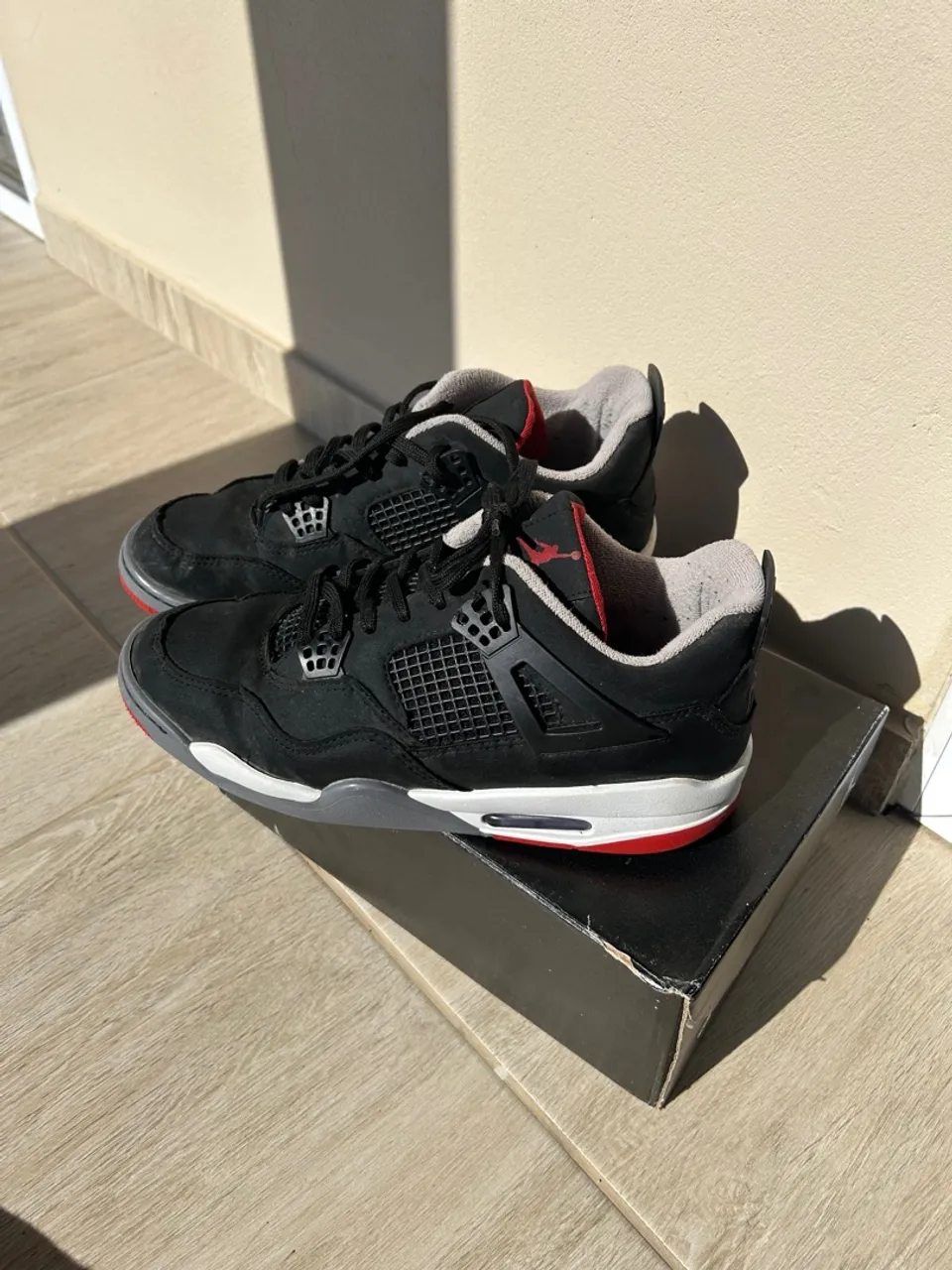 Air Jordan 4 Bred