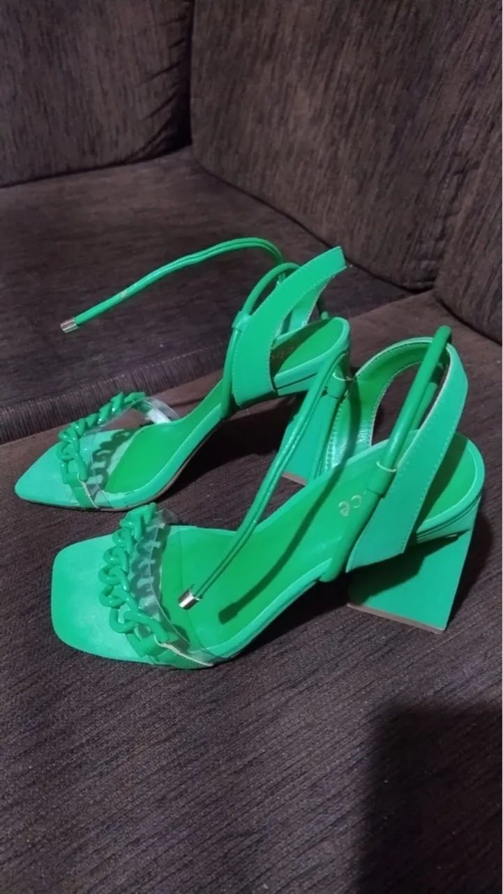 Sandália Verde Elegante marca Bebecê