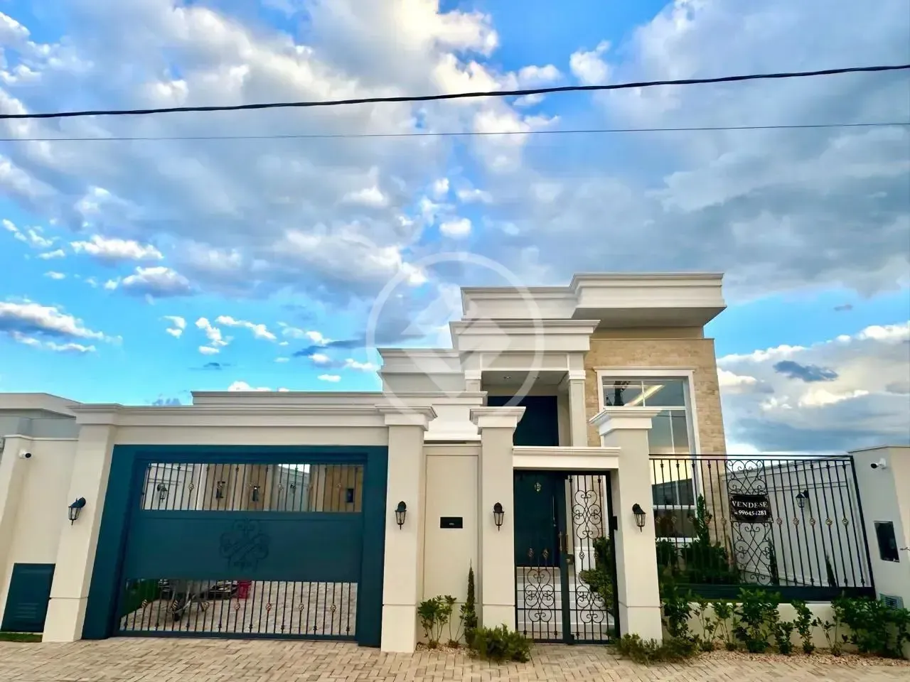 Vende-se Casa belíssima - R$2.800.000,00 - 03 suítes - Residencial Recanto Suíço - Sinop -