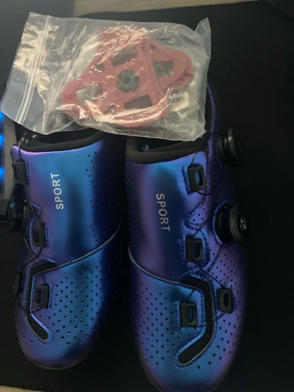 Sapatilha Ciclismo Speed com Cleats e Design Iridescente - Foto 3