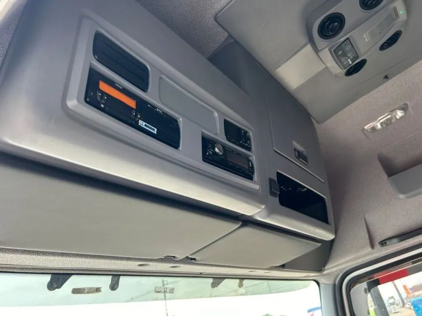 Mercedes-Benz Axor 2536 6x2. - Foto 11
