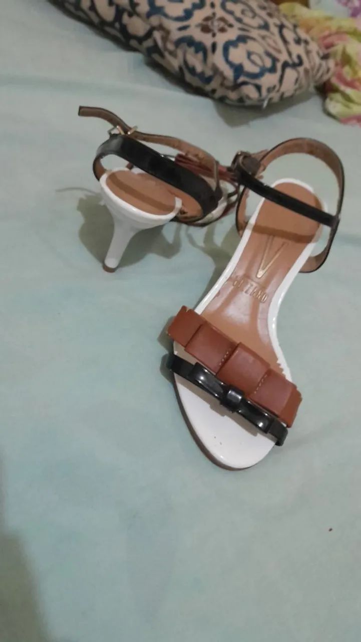 Sandália feminina Vizzano branca e marrom - Foto 3