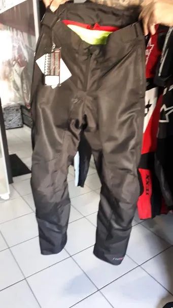 Calça feminina motociclista