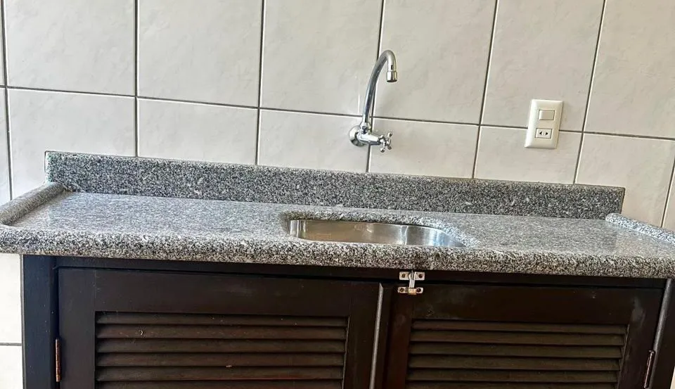 Cuba de aço com bancada de granito
