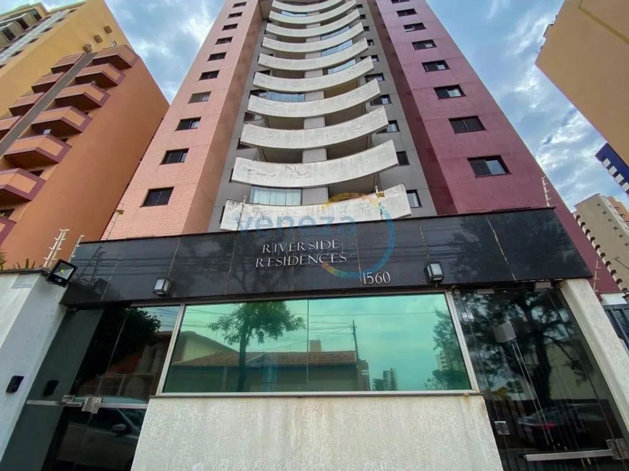 Apartamento com 3 quartos para alugar por R$ 2800.00, 122.00 m2 - CENTRO - LONDRINA/PR