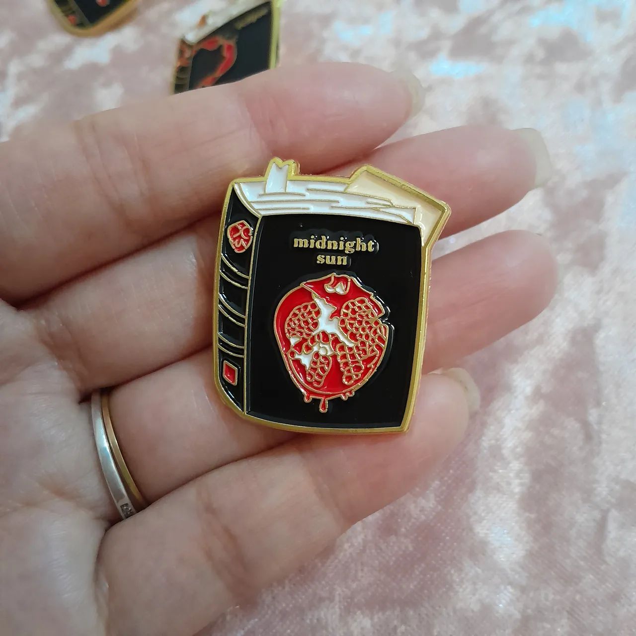 Broche / Pin Crepúsculo - Livro Sol da Meia Noite 