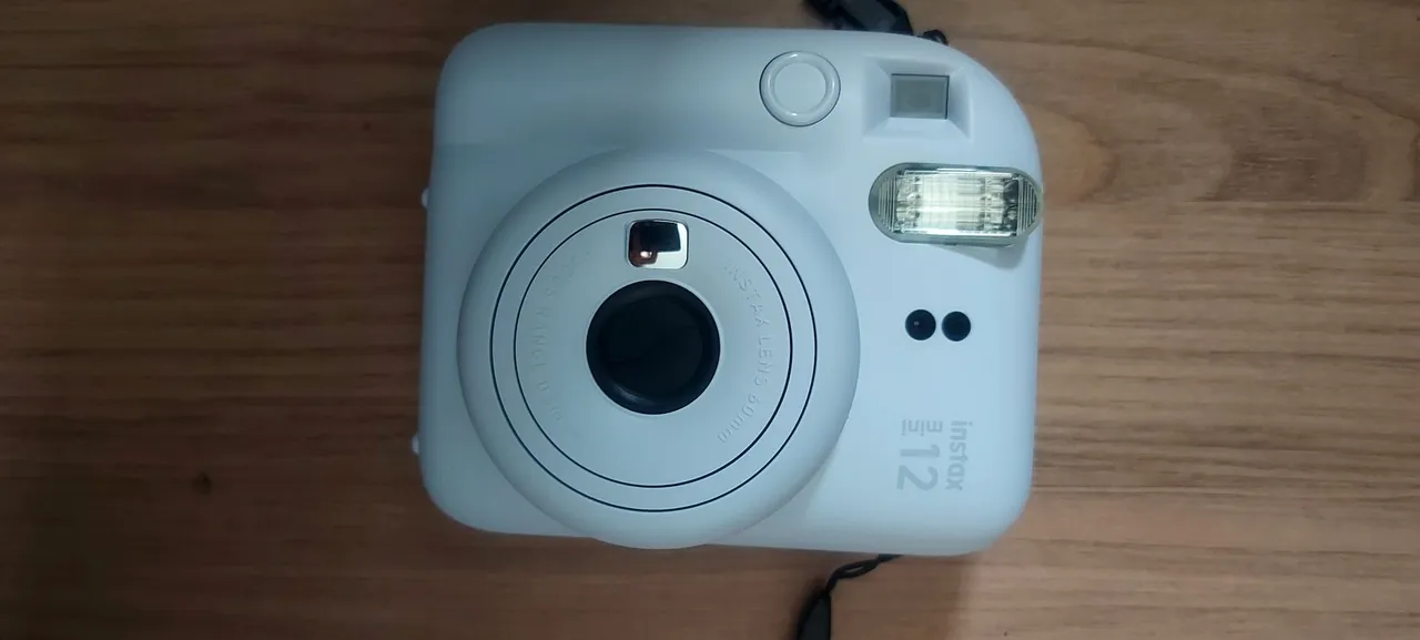 Câmera Instax Mini 12 Branca - Nova