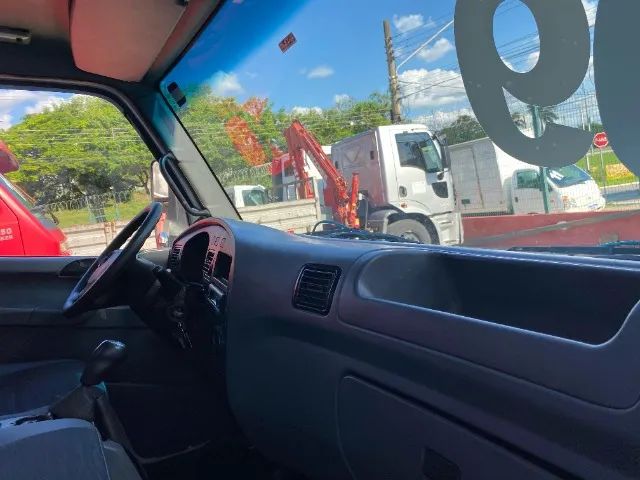 MB ACCELO 915c BAÚ - Foto 13