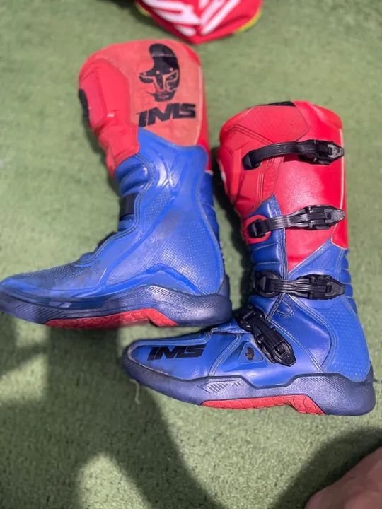 Capacete e equipamentos trilhas - Foto 4