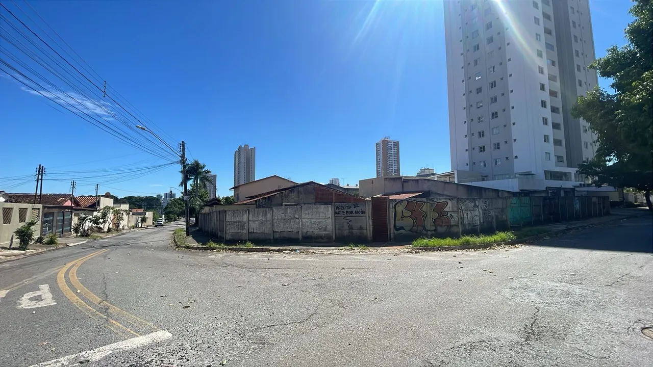 Esquina 605,30m² (Murado, Asfalto, Agua e Esgoto) Parque Amazonia
