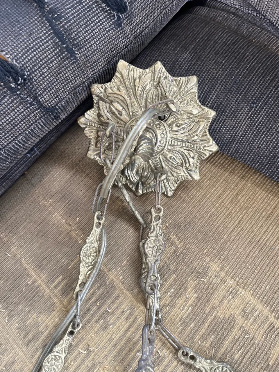 Lustre de bronze 3 correntes antigo  - Foto 4