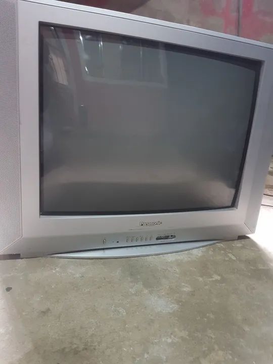 Televisão antiga funcionando 29 polegadas...