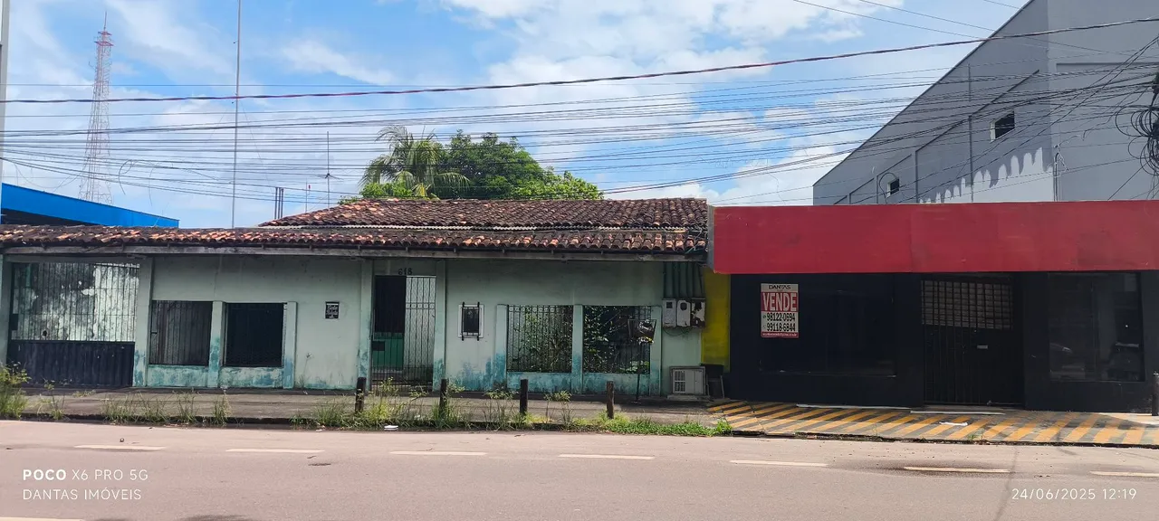 Casa com ponto comercial no bairro laguinho
