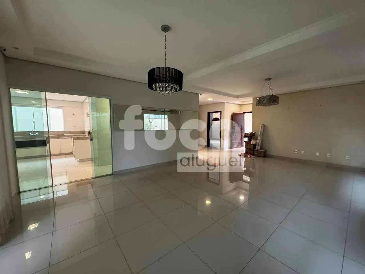 Casa em condomínio fechado em uma das melhores regiões da cidade.