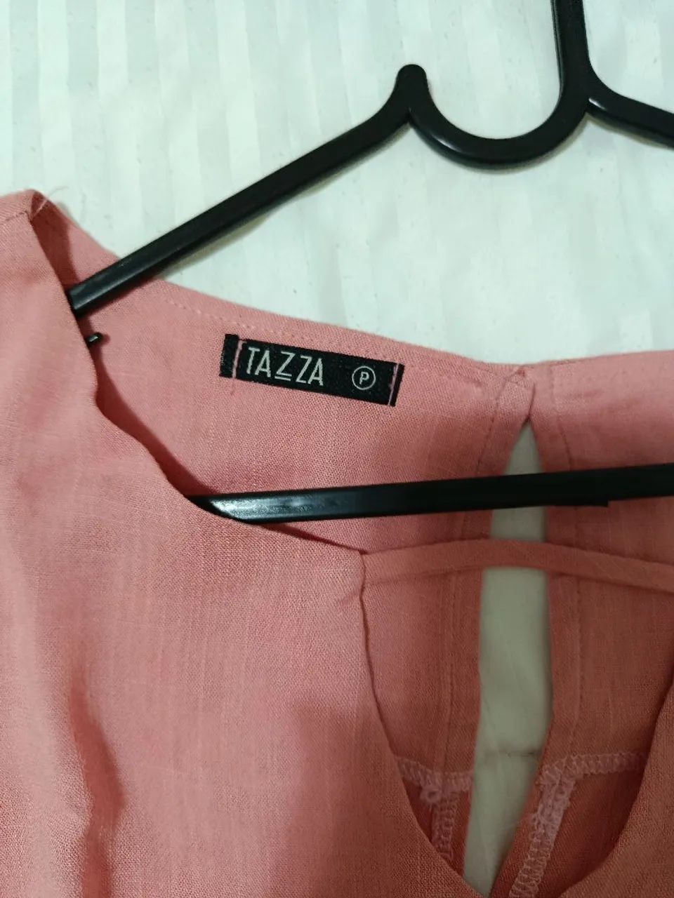 Blusa Rosa com Detalhe em V - Foto 3