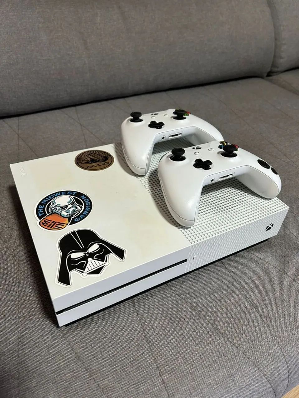 Xbox One S + 2 controles + 1 jogo - Foto 2