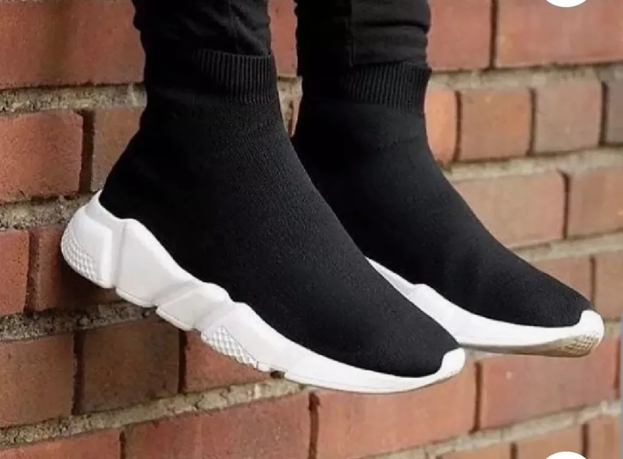 Tênis Slip on Preto com Sola Branca