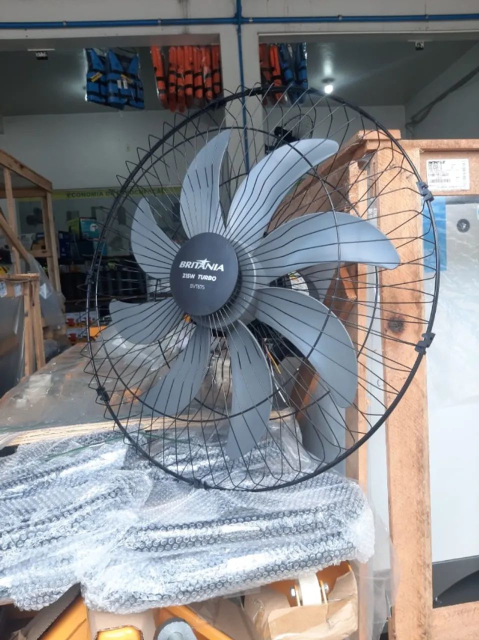 Mais Ventilação! Britânia Turbo 200W Parede com 8 Hélices - Foto 2