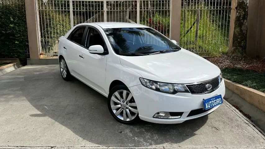 KIA CERATO 2013 IMPECAVEL