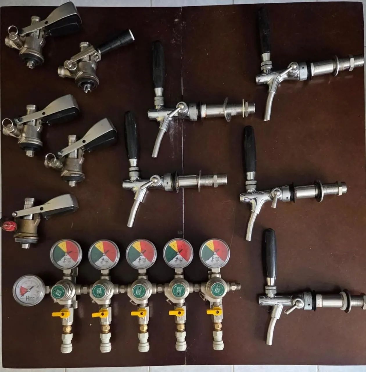 Chopeira com 5 bicos em câmara fria GELOPAR completa pronta pra uso! 950 litros 220v  - Foto 4