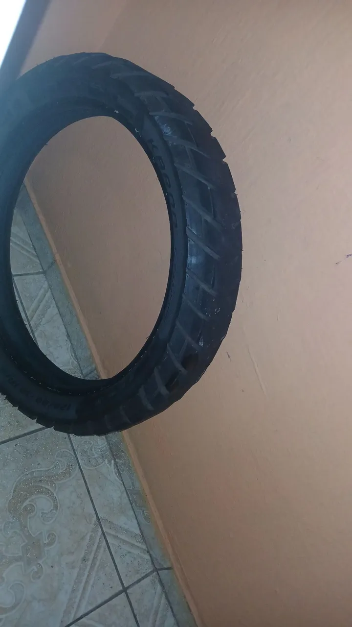 Pneu de Moto - Excelente Estado