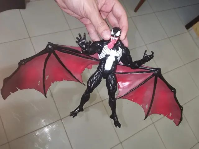 Marvel Legends Venom com asas  - Foto 2