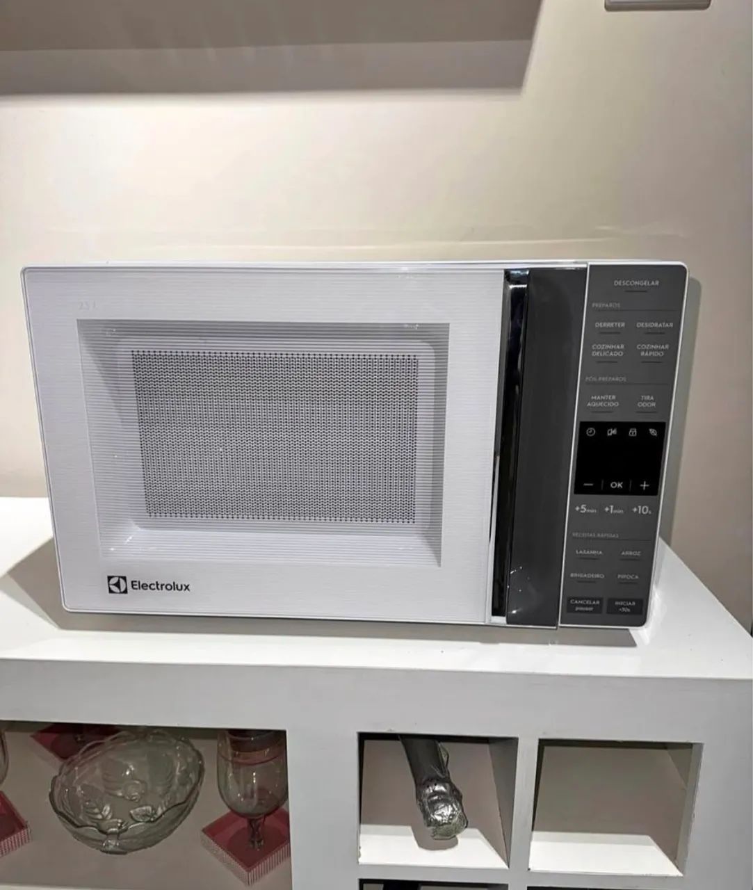 Micro-ondas Electrolux 23L Branco Efficient ME23B
