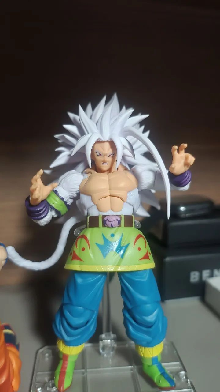 Black Hole Toys Goku SSJ5 - Foto 3