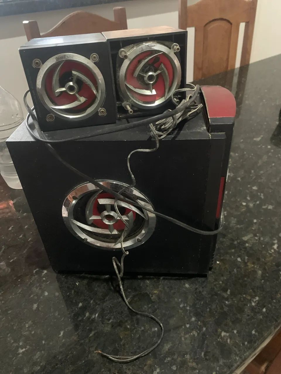 Vende-se caixa de som. 