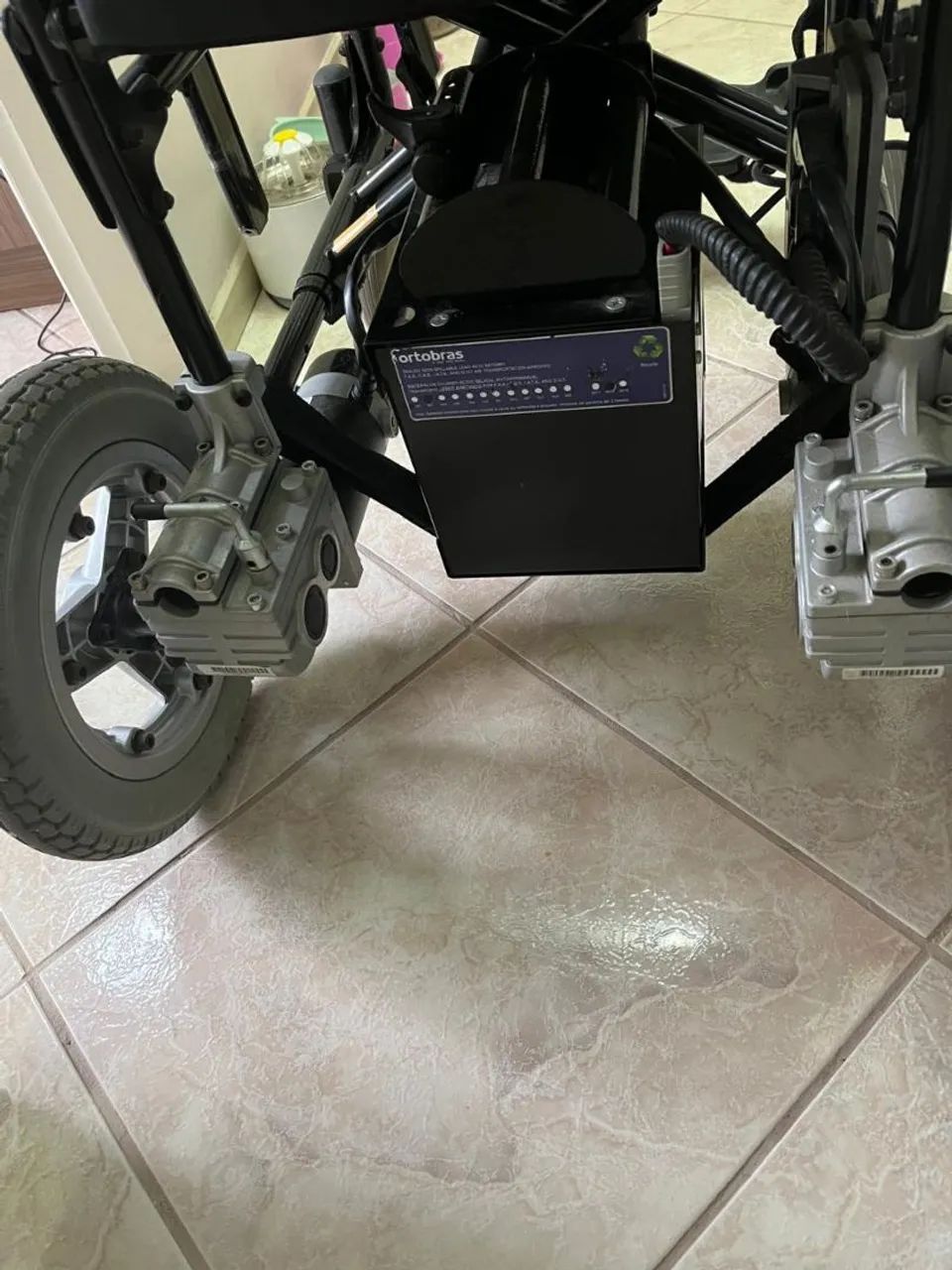 Cadeira de rodas motorizada  - Foto 4