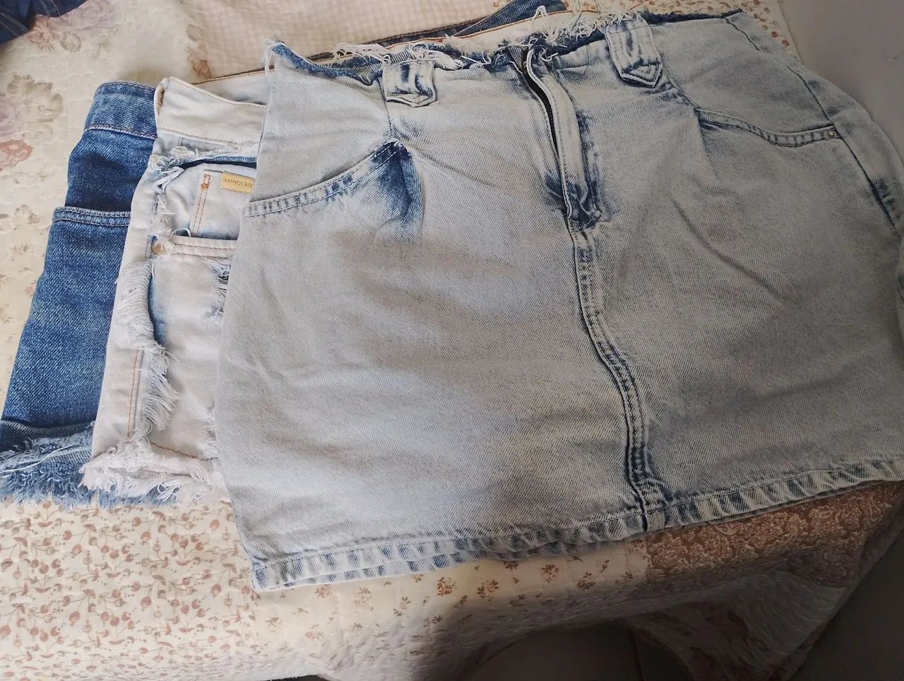 PACOTES COM 3 PEÇAS SEMI NOVA DE ROUPAS DE QUALIDADE POR 30 .00 - Foto 2