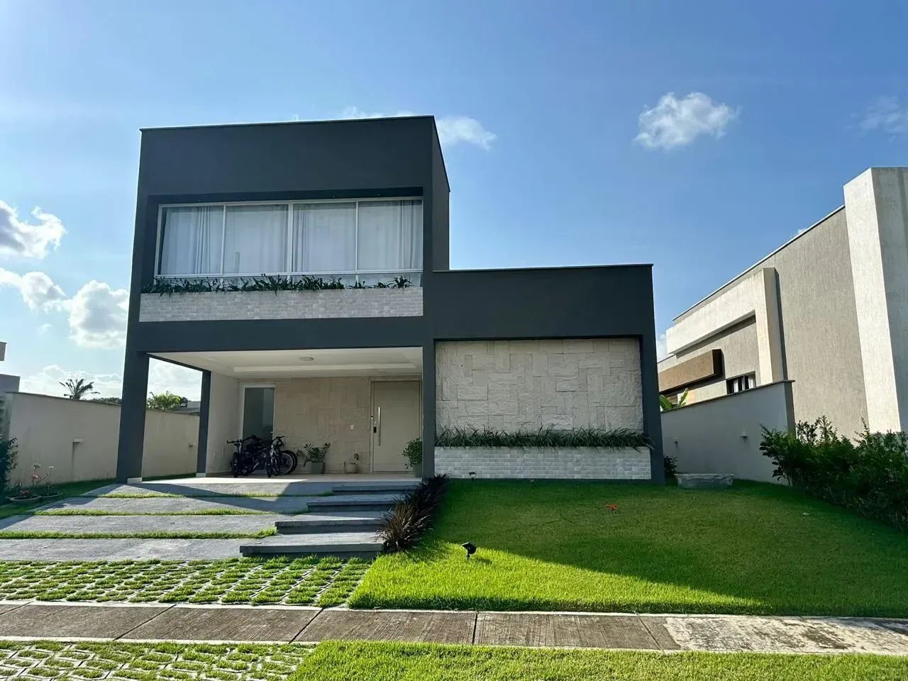 Casa de Condomínio Fechado Mobiliada, com preço de OPORTUNIDADE.