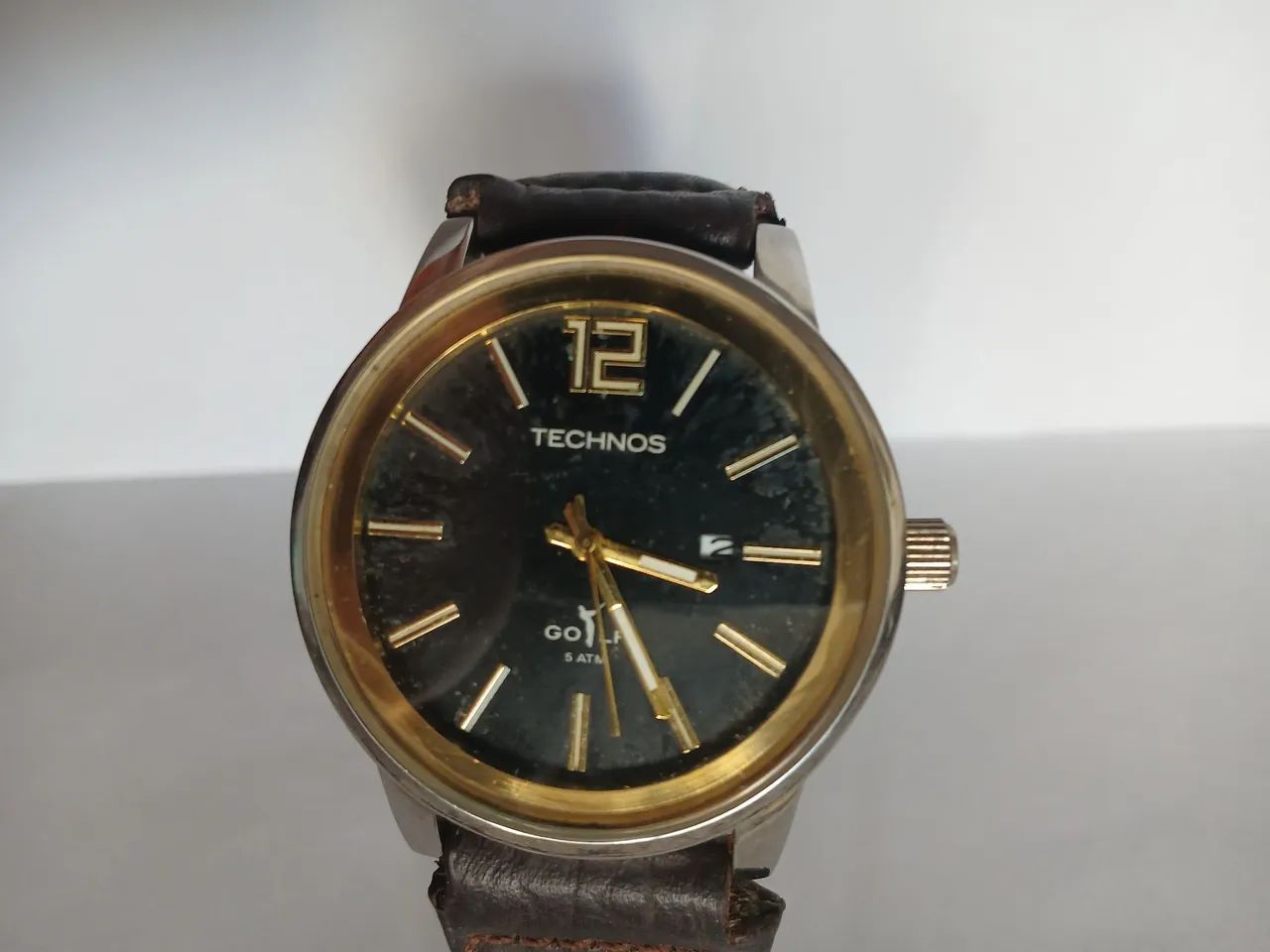 Technos golf prata e dourado com pulseira de couro.  - Foto 3