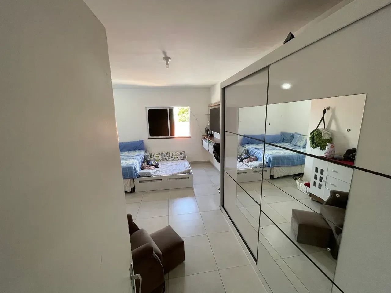 Casa Duplex com 3 suites, 5 vagas e energia solar. - Foto 2
