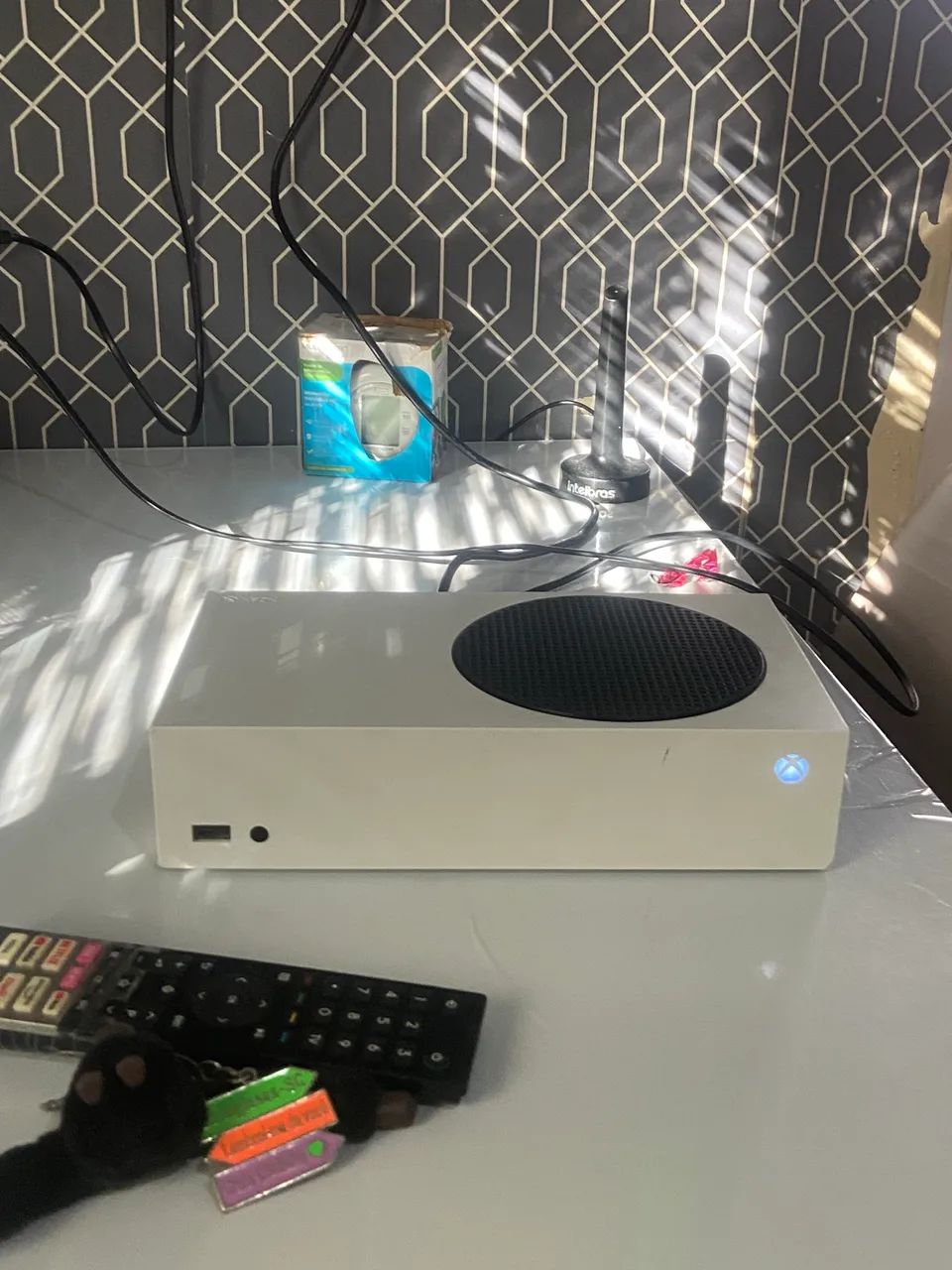 Vende-se um Xbox series s com dois controle 1500 funciona perfeitamente? - Foto 3