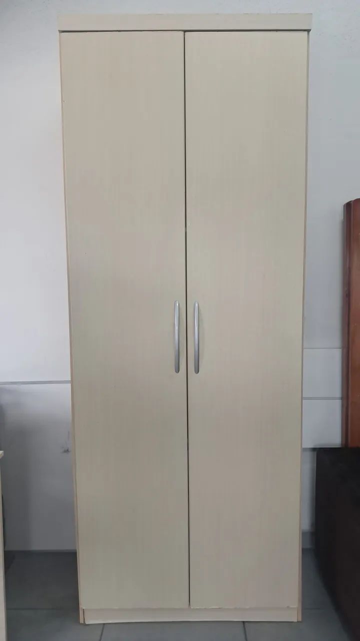 Guarda roupa pequeno