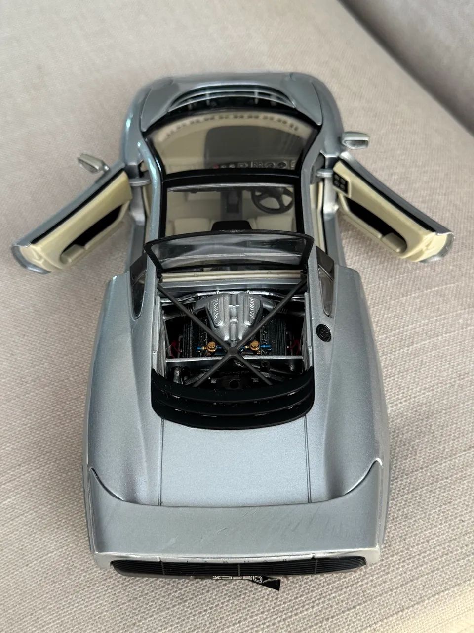 Miniatura Jaguar XJ220 escala 1:18 Maisto - Antiguidades - Centro