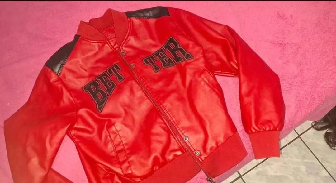 Jaqueta bomber vermelho estilo College - Foto 4