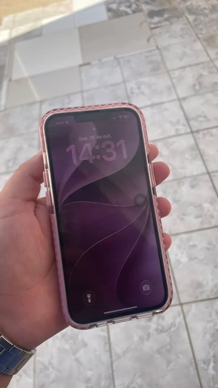 iPhone 16e