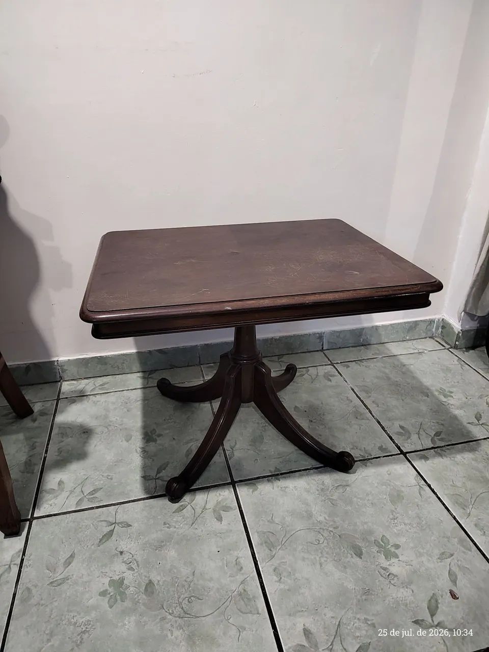 Mesa lateral em madeira antiga 