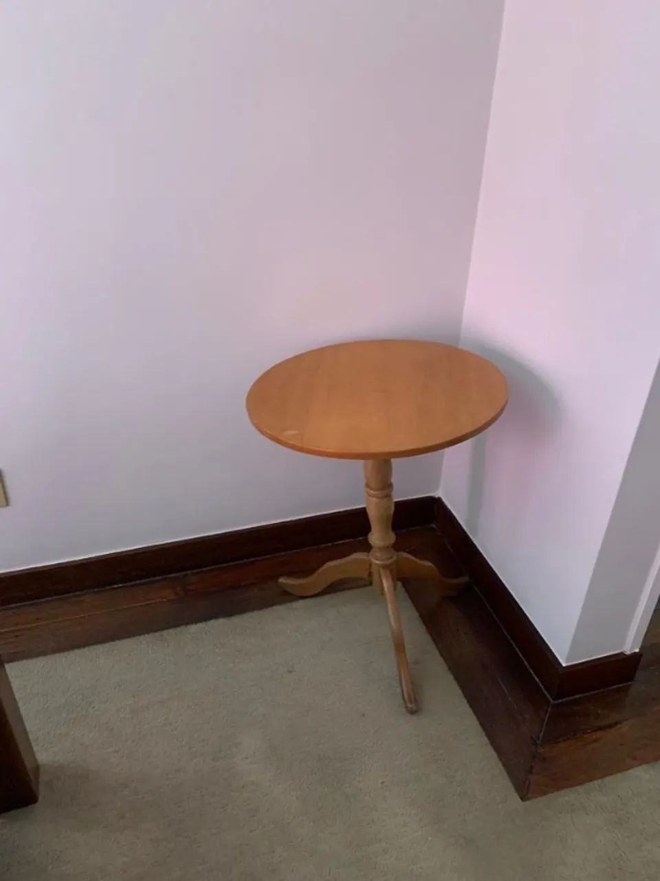 mesa de canto em madeira