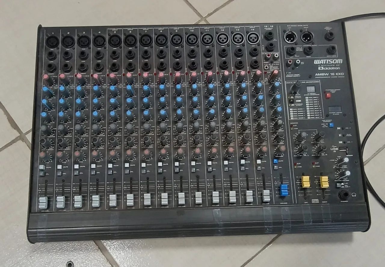 Mesa de som 16 canais