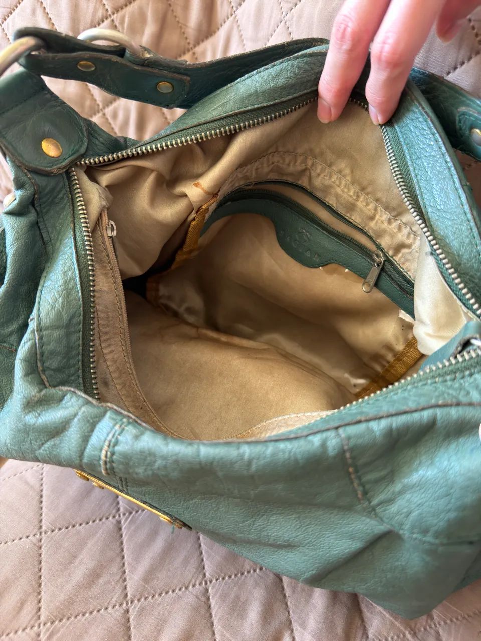 bolsa de couro vintage na cor verde  - Foto 5