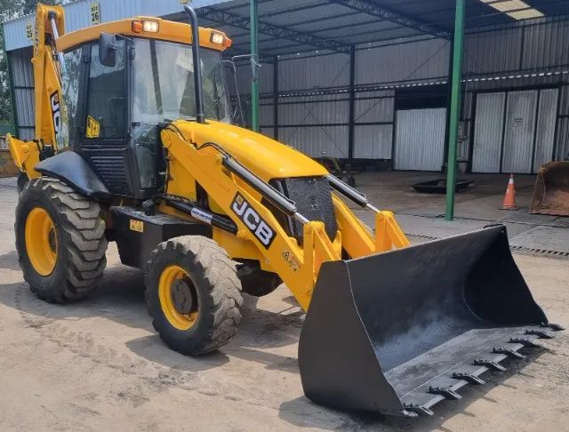 Retroescavadeira JCB 4CX 2012 