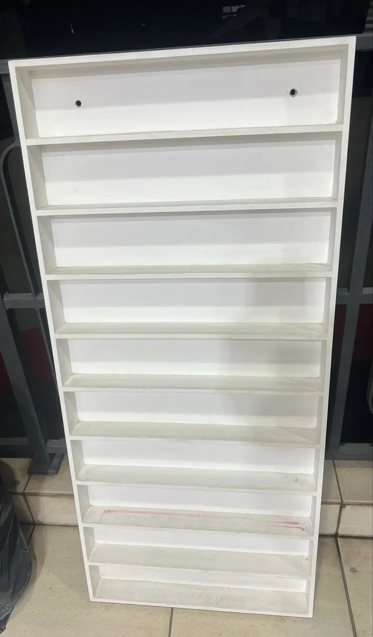 Vendo 2 Esmalteiros em MDF