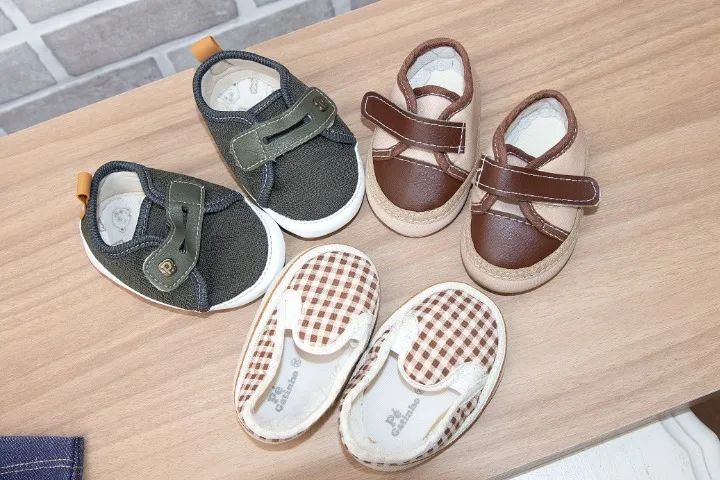 kit bebê 1 calça hering + 3 sapatinhos de pano - Foto 4