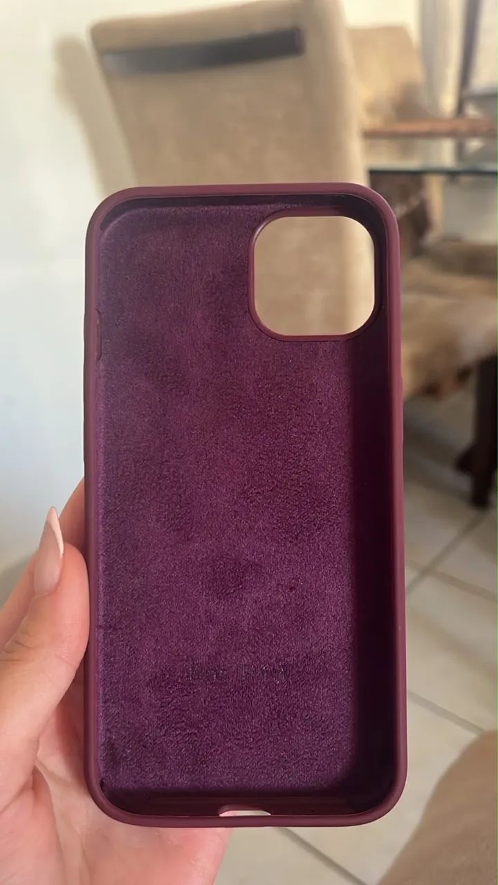 Capinha iPhone 13 vinho nunca usada 