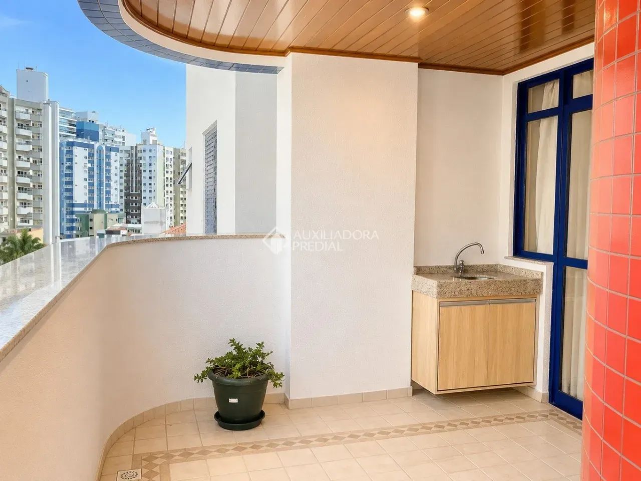Apartamento com 3 Dormitórios + 2 banheiros sociais e 119 m² em Campinas - Foto 5