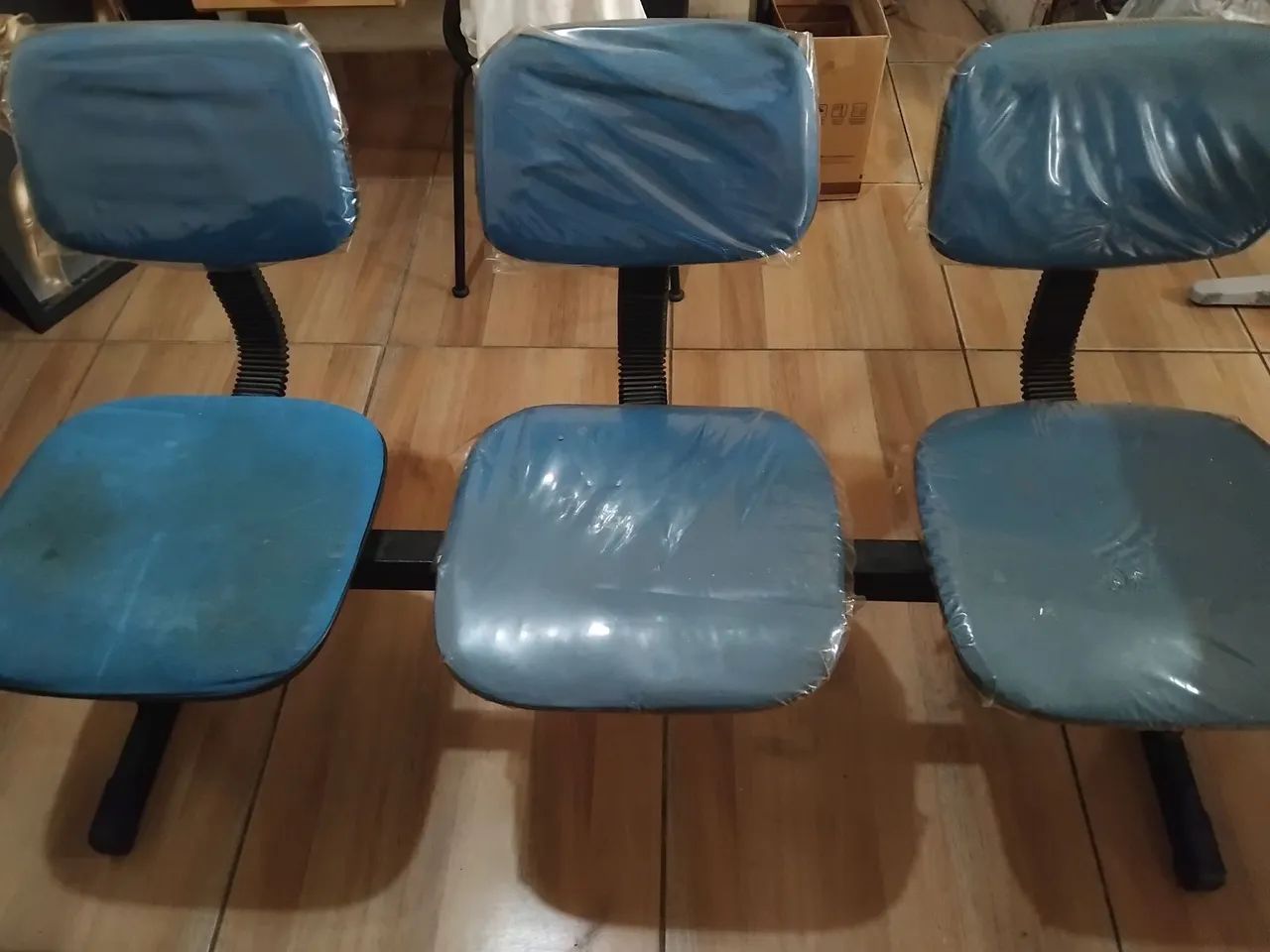 Longarina de 3 lugare,cor azul no estado . - Foto 4