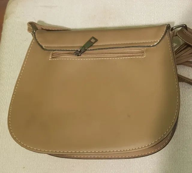 Bolsa bege couro sintetico - Foto 2